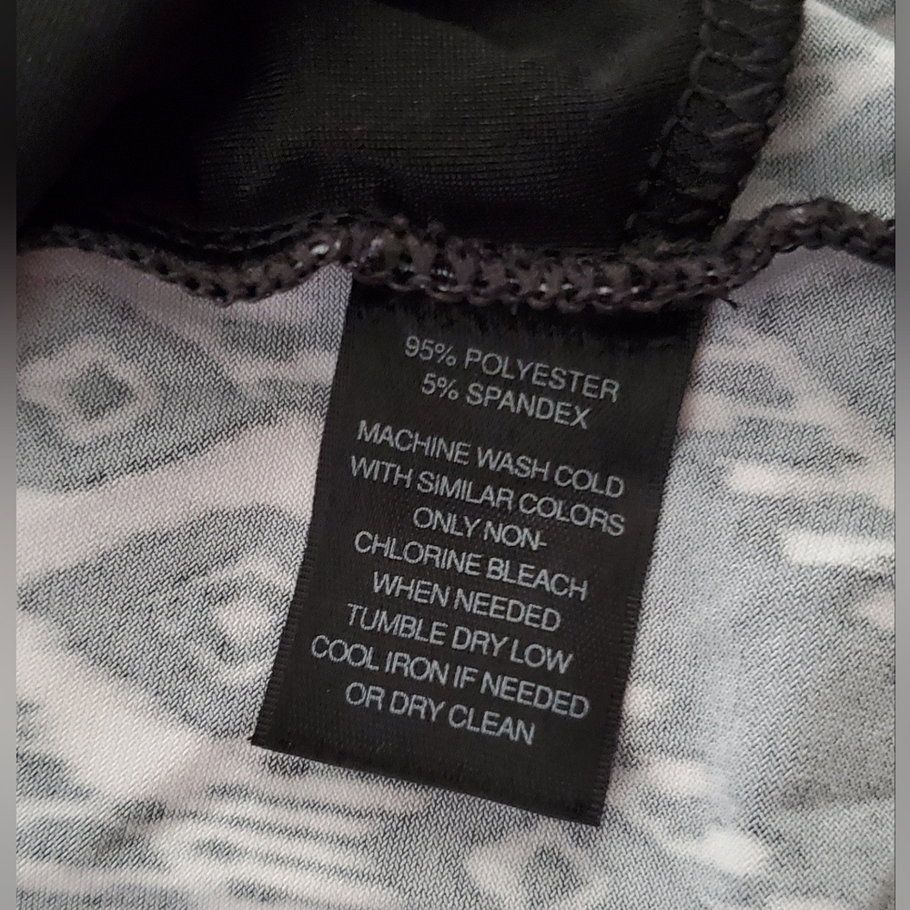 White House Black Market Ikat Halter Tunic Drop Waist Top  Black & White Size M - Picture 7 of 7